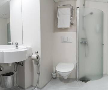 Фото номера Стандартный трехместный номер Отель GreenStar Hotel Joensuu г. Йоэнсуу 10