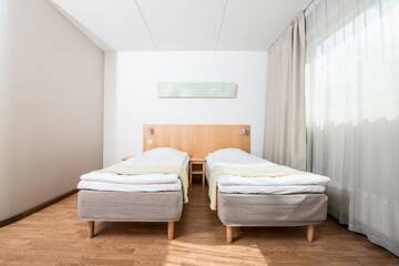 Фото номера Стандартный трехместный номер Отель GreenStar Hotel Joensuu г. Йоэнсуу 3